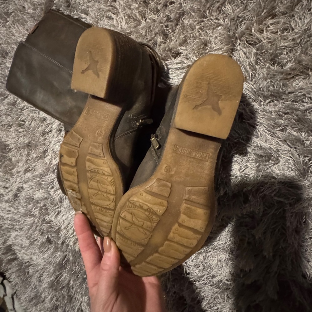 Boots - Picture 2 of 4